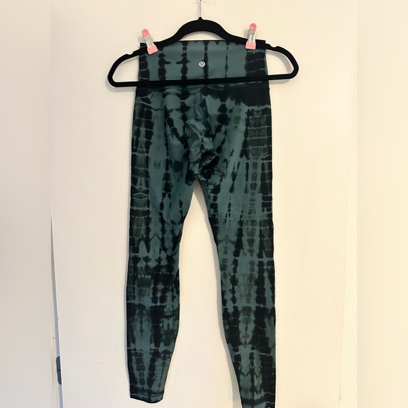 Lululemon Wunder Under High-Rise Tight in the Shibori Mystic Green Evergreen 4 - Picture 2 of 5